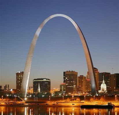  La Gateway Arch: Un Maestoso Arco verso il Cielo e un Viaggio nel Passato!