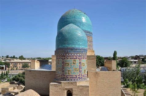 Il Mausoleo di Shah-e Zand: Un Capolavoro Architettonico e un Testimone della Storia Persiana!