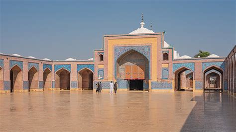  Shah Jahan Masjid: Un capolavoro architettonico con una storia affascinante